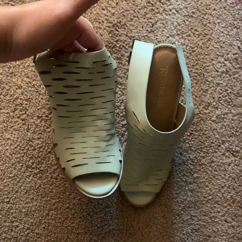 Chunky neutral heel